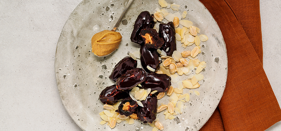 Шоколадные конфеты из фиников без сахара