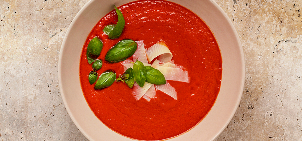 Острый томатный суп с овощами