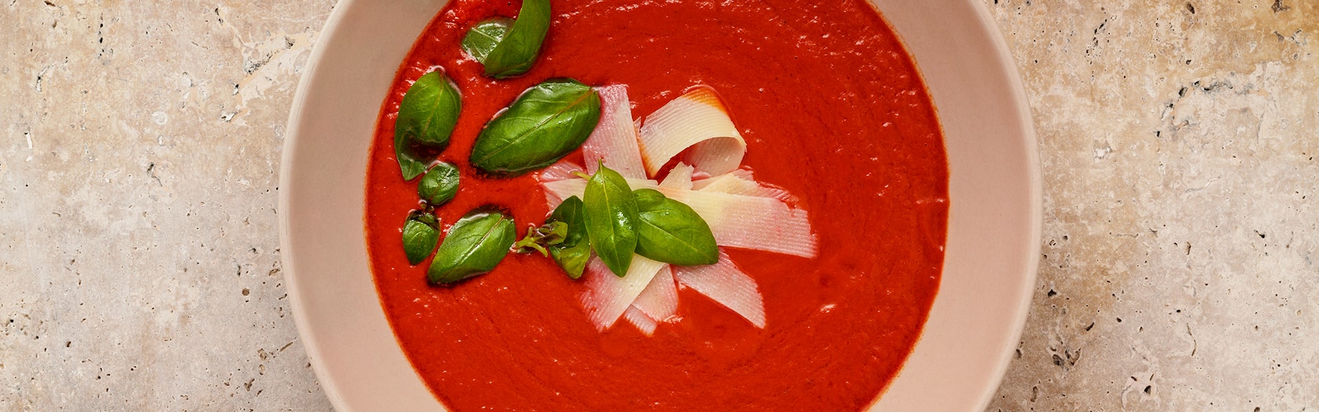 Острый томатный суп с овощами