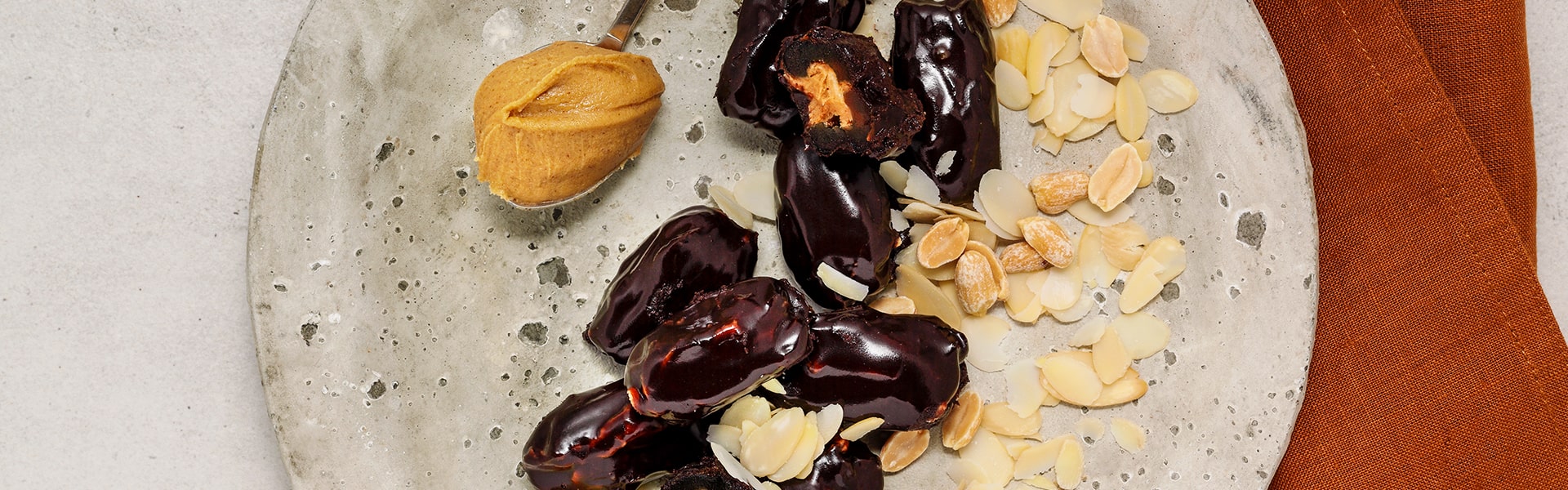 Шоколадные конфеты из фиников без сахара